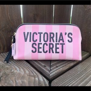 NWT Victoria’s Secret travel/cosmetics bag